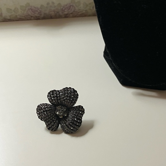 Vintage | Elegant Floral Cocktail Ring!! - Picture 3 of 8